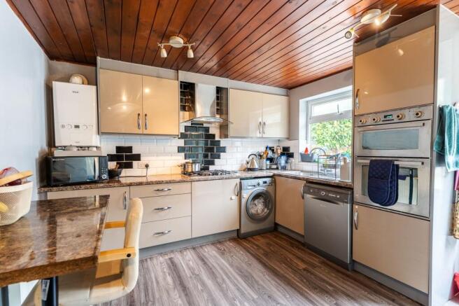 3 bed Semi-Detached for sale Image 8