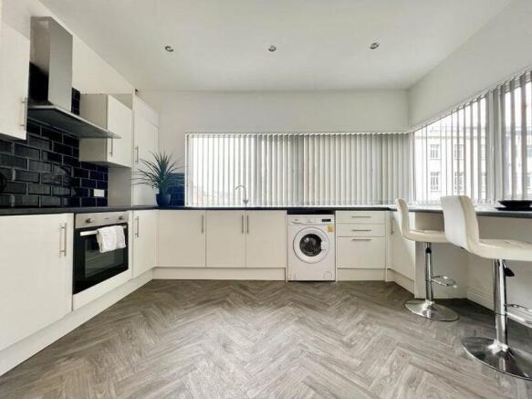 6 bed House Share to rent Image 9