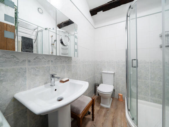 4 bed Detached for sale Image 7