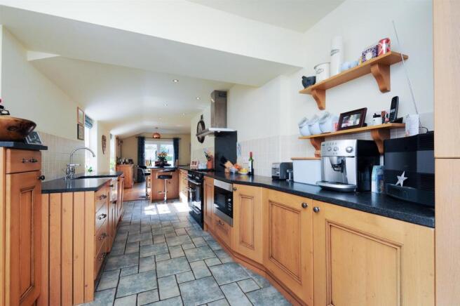LIVING KITCHEN