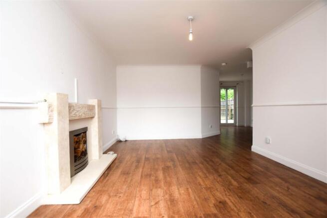 Walsingham Avenue, Alkrington, Manchester photo 4