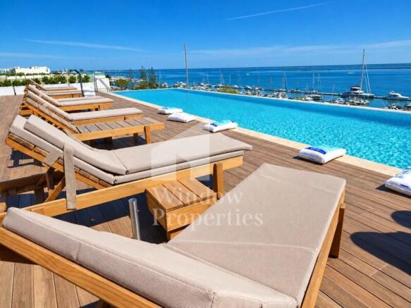 Wonderful 4 bedroom flat in the Marina of Olhão, garage in box, sea and garden view