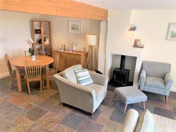 Living room 3.JPG