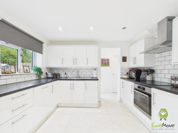 EweMove Basingstoke Cowslip Bank Kitchen