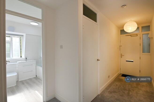 Entrence/Hallway/Bathroom