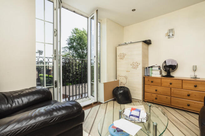 2 bed Flat for sale Image 4