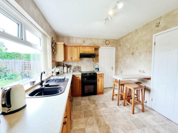 Kitchen pic 1.jpg