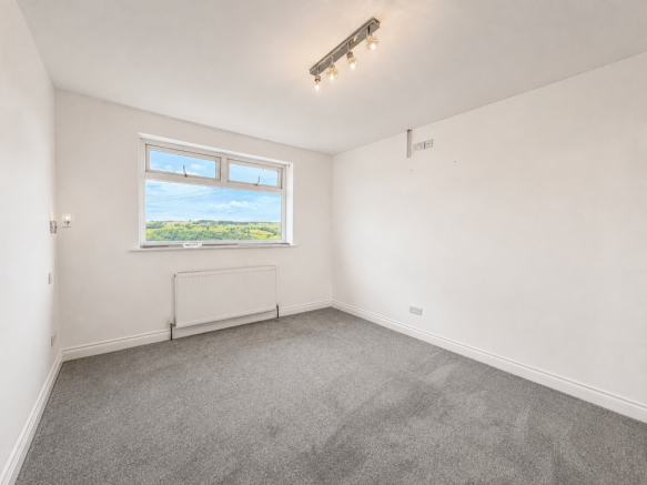 4 bed Semi-Detached for sale Image 12