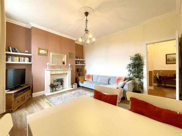 Lounge/ Dining