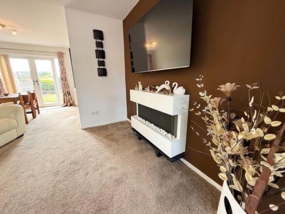 3 bed Semi-Detached for sale Image 4