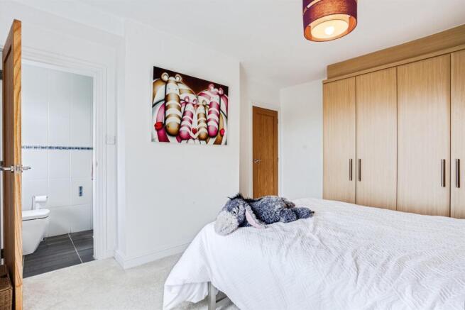 3 bed Semi-Detached for sale Image 11