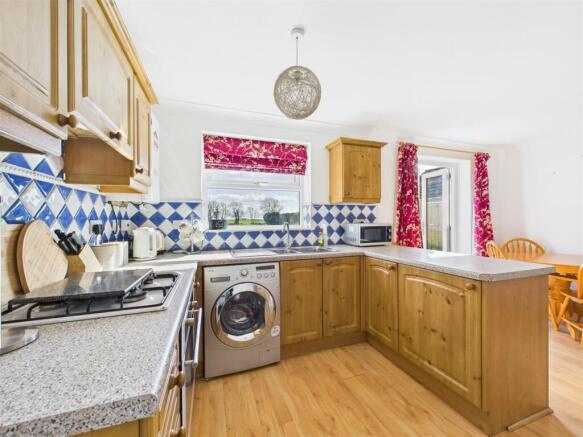 3 bed Semi-Detached for sale Image 10