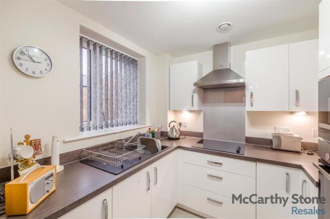 2 bed Apartment for sale Image 5