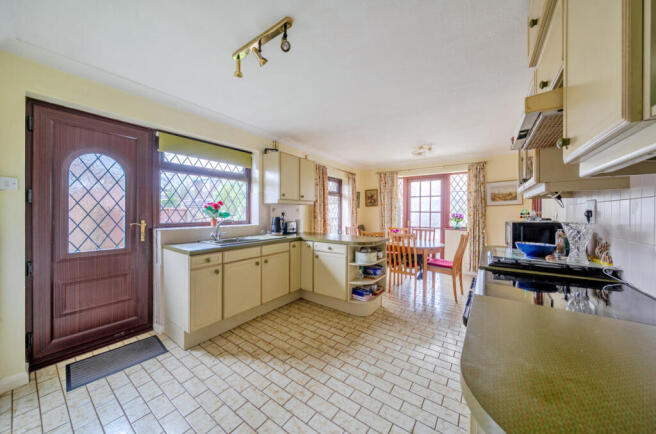 Beech Grange, Landford, Salisbury, SP5 photo 4