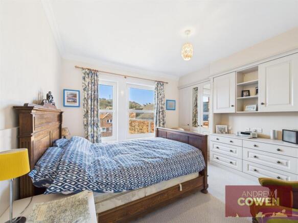2 bed Apartment for sale Image 11