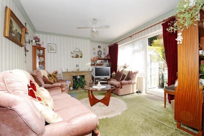 Lounge/Dining Area