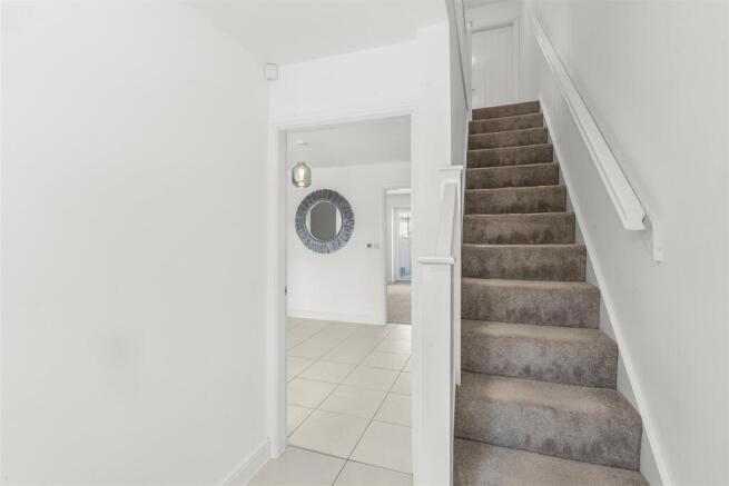 3 bed Semi-Detached to rent Image 8