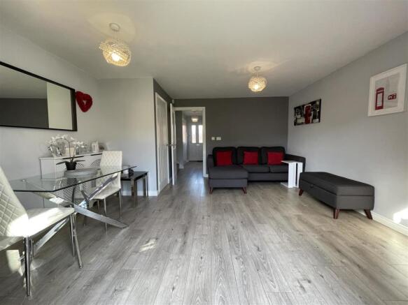 Lounge/Dining Room