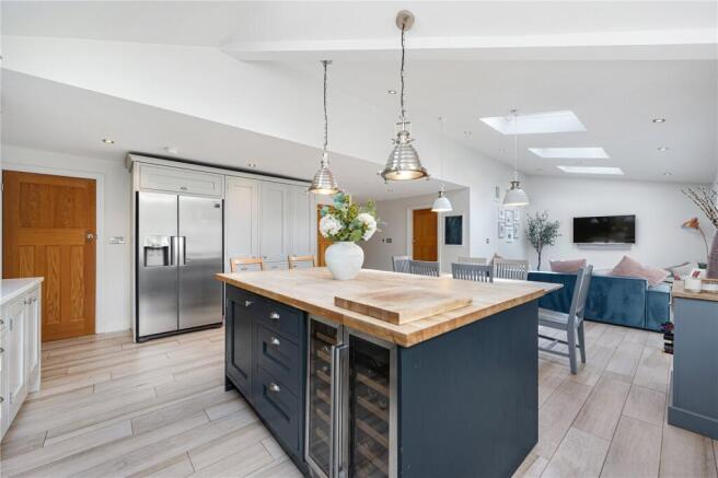4 bed Semi-Detached for sale Image 6