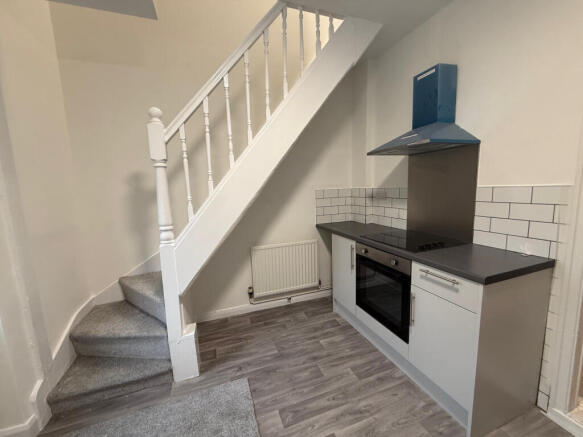 2 bed Terraced to rent Image 4