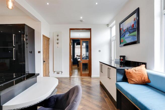 4 bed Detached for sale Image 5
