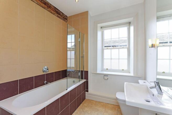 5 bed Semi-Detached for sale Image 10