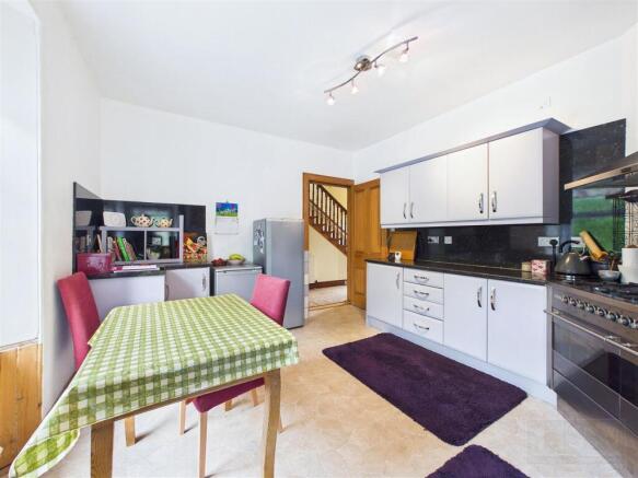 Kitchen & Dining Area