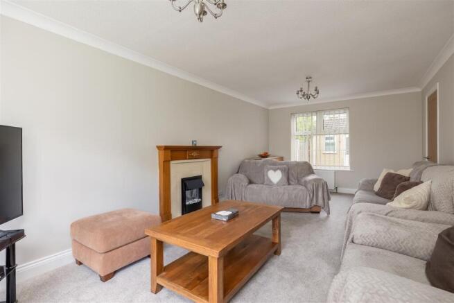 4 bed Detached for sale Image 5