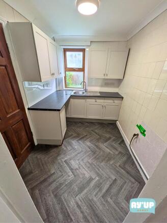 3 bed Terraced to rent Image 9