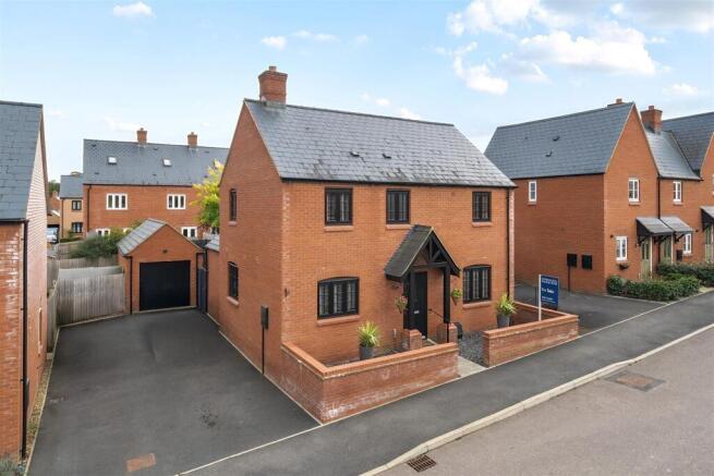 3-bed detached on Wetherby Drive, Towcester, NN12, £425,000