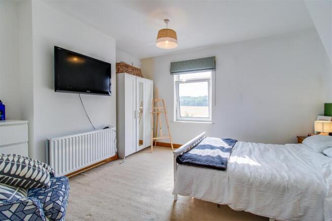 3 bed Terraced for sale Image 5