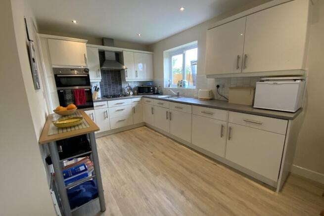 kitchen/dining room 