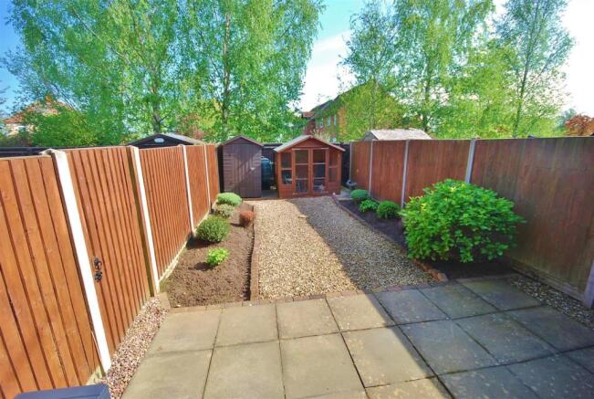 37 Maple Grove, Holb