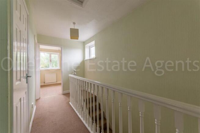 14 Gifford Close-9.jpg