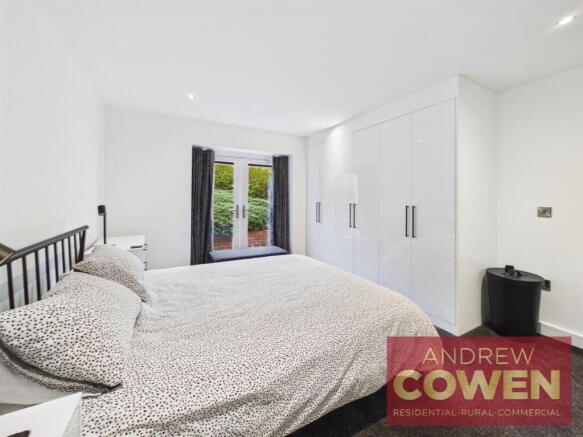2 bed Apartment for sale Image 12
