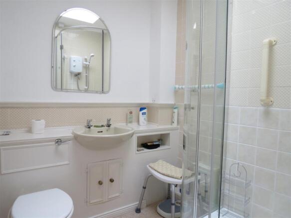 Shower Room: