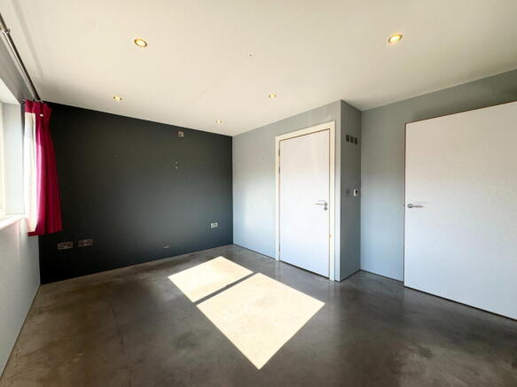 4 bed Detached for sale Image 11