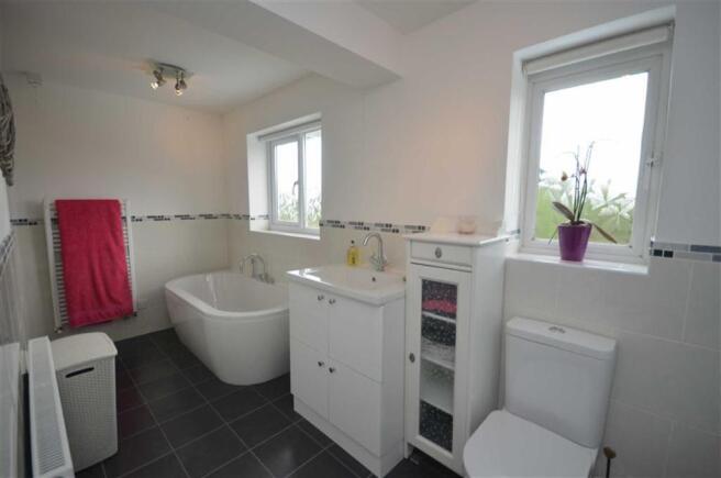 FAMILY BATHROOM