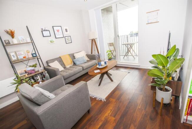 Open Aspect Lounge Diner & Kitchen