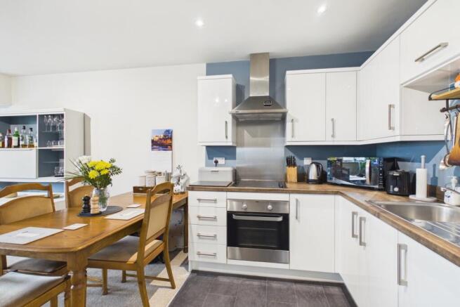 CAM03162G0-PR0410-STILL009