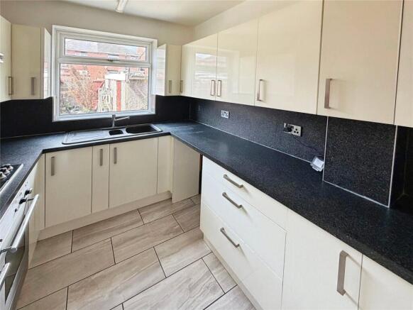 3 bed Semi-Detached for sale Image 6