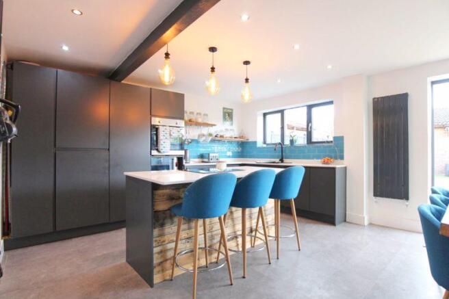 Kitchen/Dining...