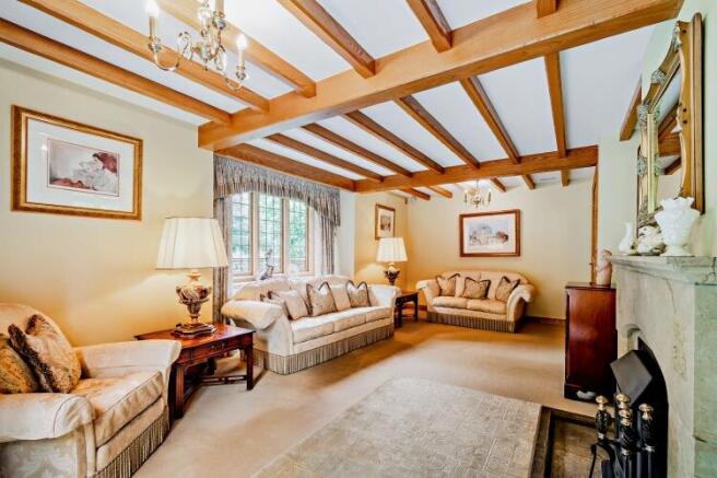 8573230-interior6...