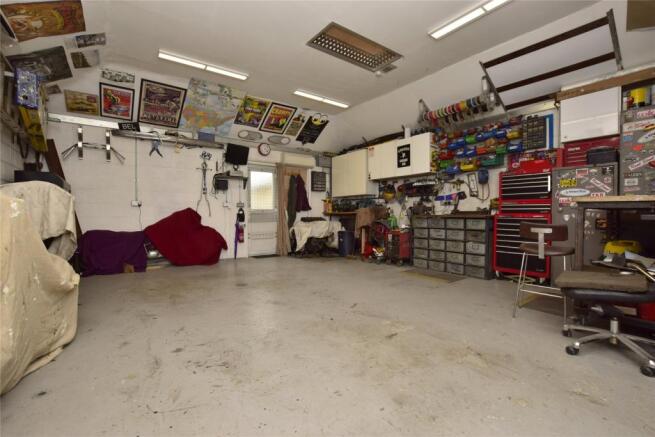 Garage/Workshop