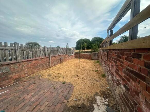 3 bed Terraced for sale Image 9