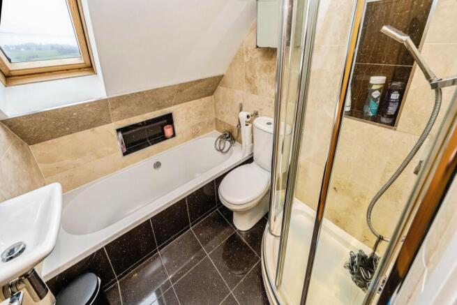 4 bed Detached for sale Image 8