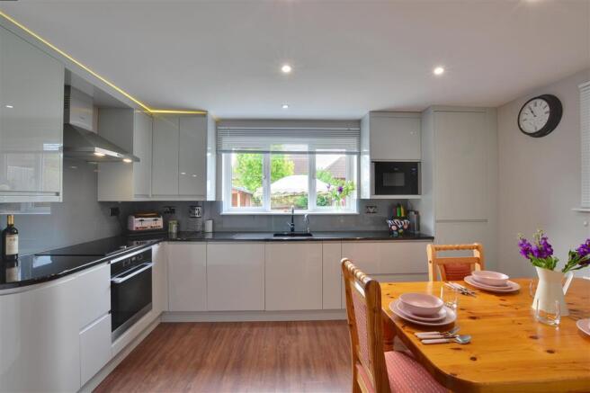 Kitchen/ Breakfast Room