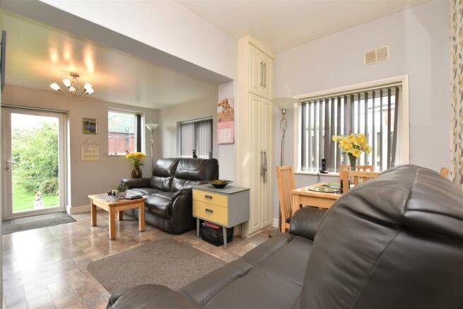 Dining/ Living Room