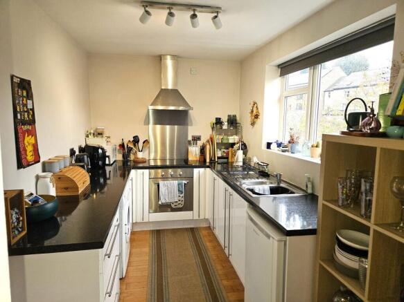 2 bed Apartment for sale Image 4