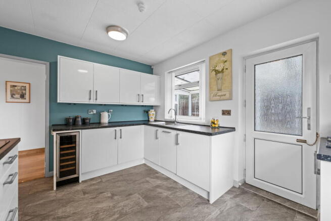 4 bed Detached Bungalow for sale Image 8